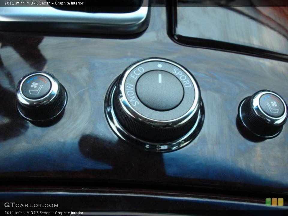 Graphite Interior Controls for the 2011 Infiniti M 37 S Sedan #49723765