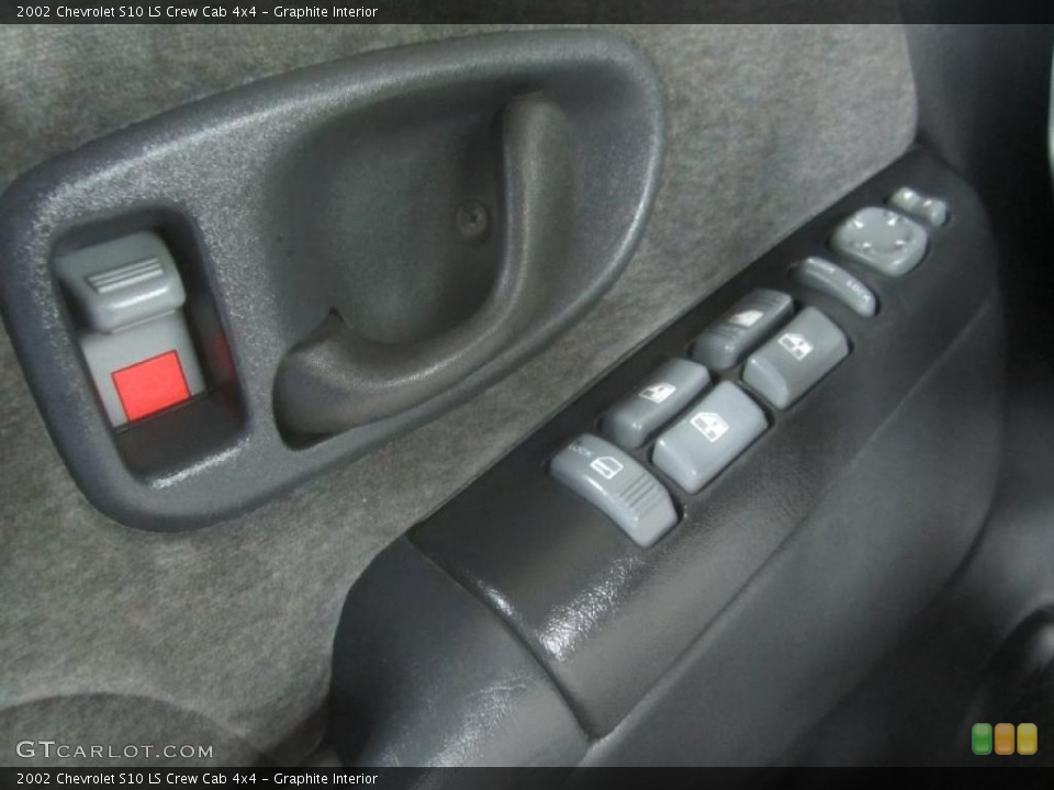 Graphite Interior Controls for the 2002 Chevrolet S10 LS Crew Cab 4x4 #49737245