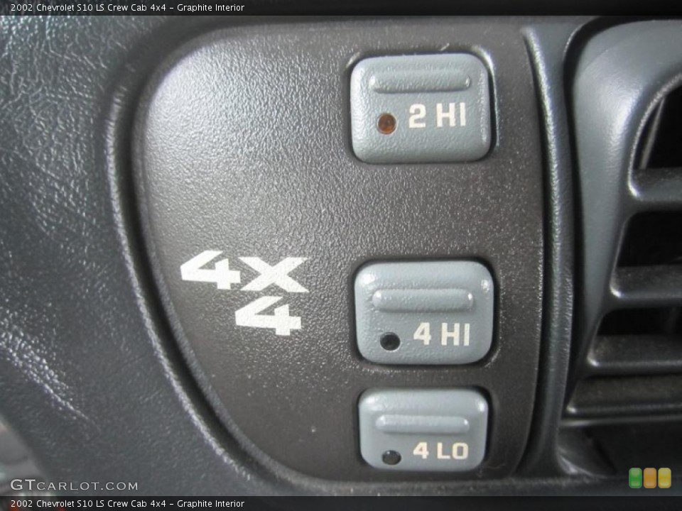 Graphite Interior Controls for the 2002 Chevrolet S10 LS Crew Cab 4x4 #49737304