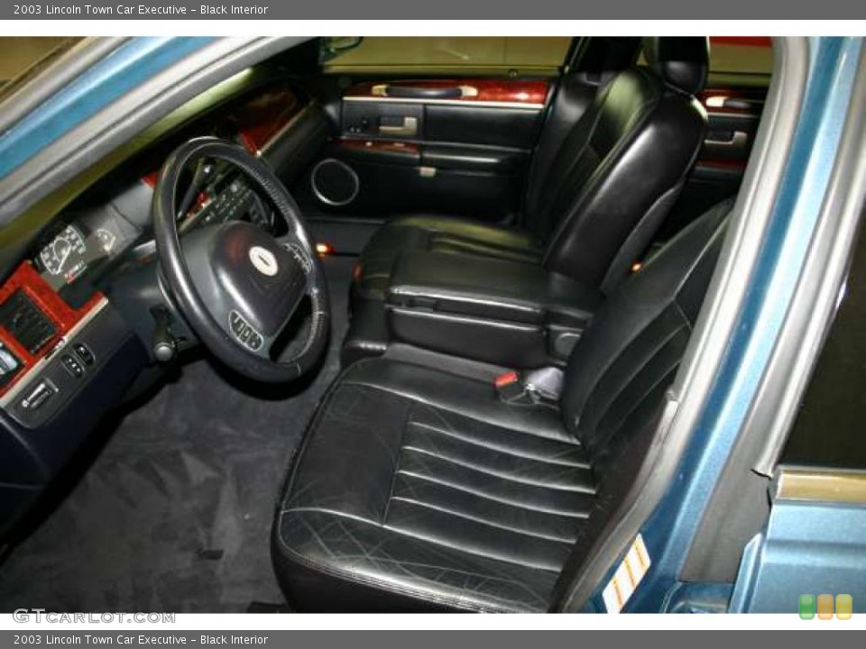 Black Interior Photo for the 2003 Lincoln Town Car Executive #49739956