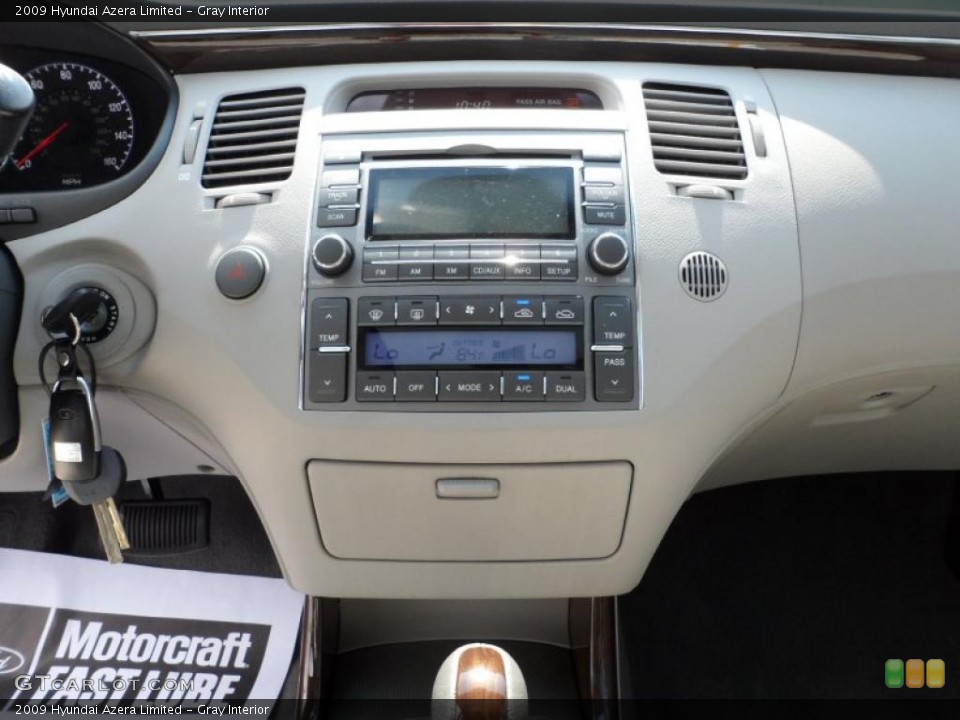 Gray Interior Controls for the 2009 Hyundai Azera Limited #49744801