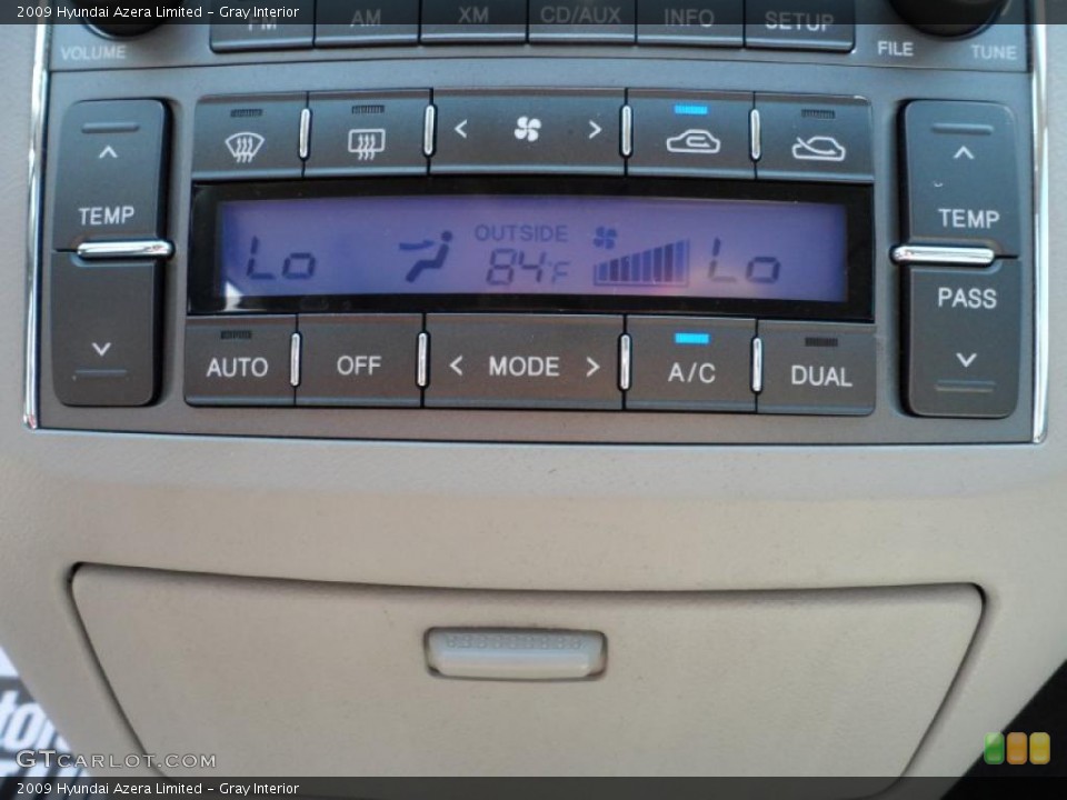 Gray Interior Controls for the 2009 Hyundai Azera Limited #49744837