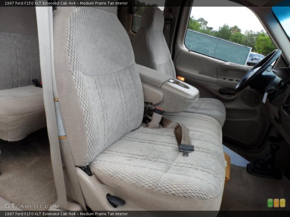 Medium Prairie Tan Interior Photo for the 1997 Ford F150 XLT Extended Cab 4x4 #49747276