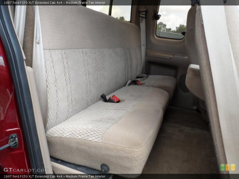 Medium Prairie Tan Interior Photo for the 1997 Ford F150 XLT Extended Cab 4x4 #49747282