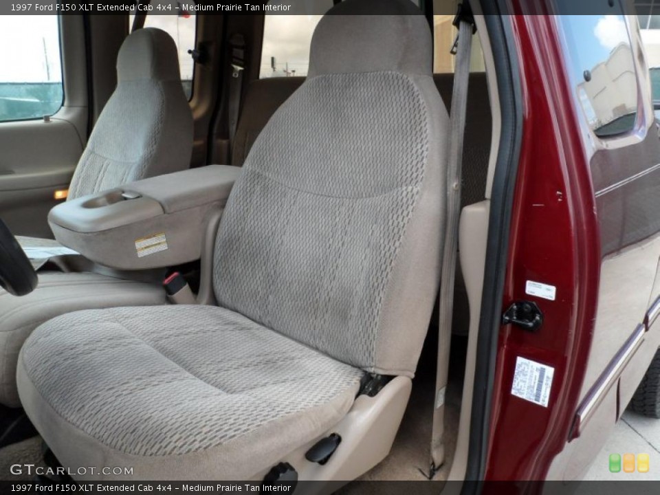 Medium Prairie Tan Interior Photo for the 1997 Ford F150 XLT Extended Cab 4x4 #49747297