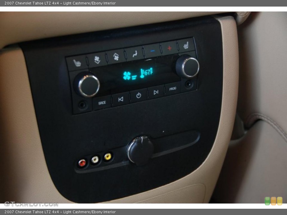 Light Cashmere/Ebony Interior Controls for the 2007 Chevrolet Tahoe LTZ 4x4 #49752730