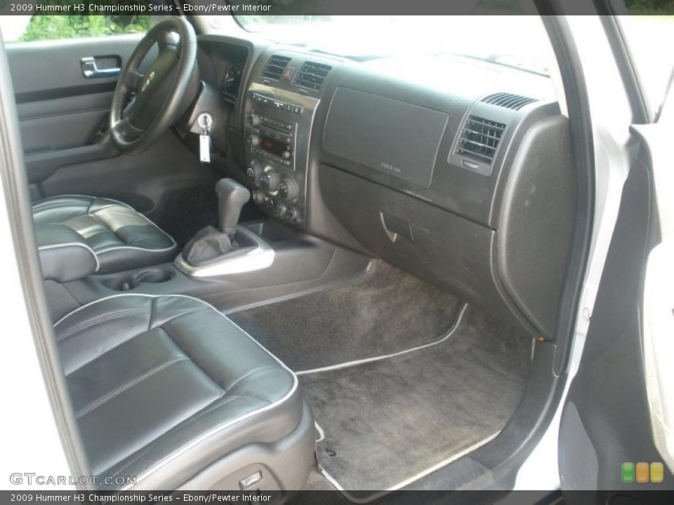 Ebony/Pewter Interior Photo for the 2009 Hummer H3 Championship Series #49775233