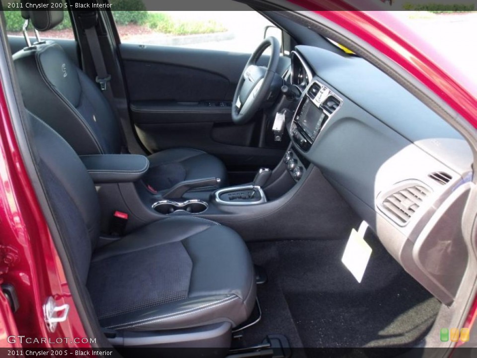 Black Interior Photo for the 2011 Chrysler 200 S #49775248