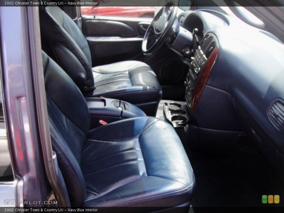 Navy Blue Interior Photo for the 2002 Chrysler Town & Country LXi #49789274