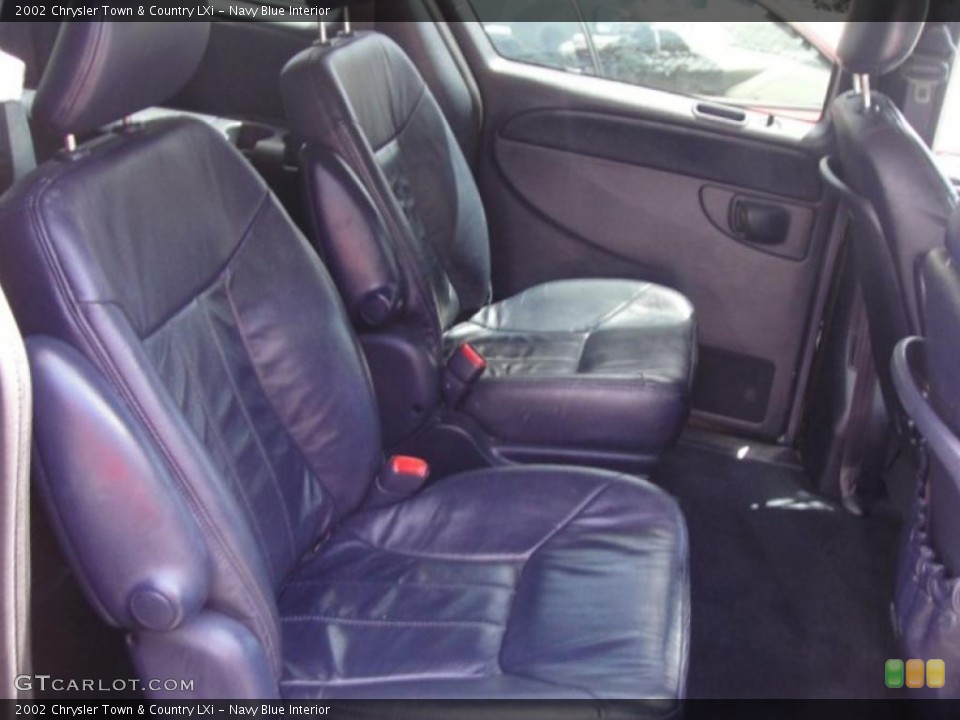 Navy Blue Interior Photo for the 2002 Chrysler Town & Country LXi #49789367