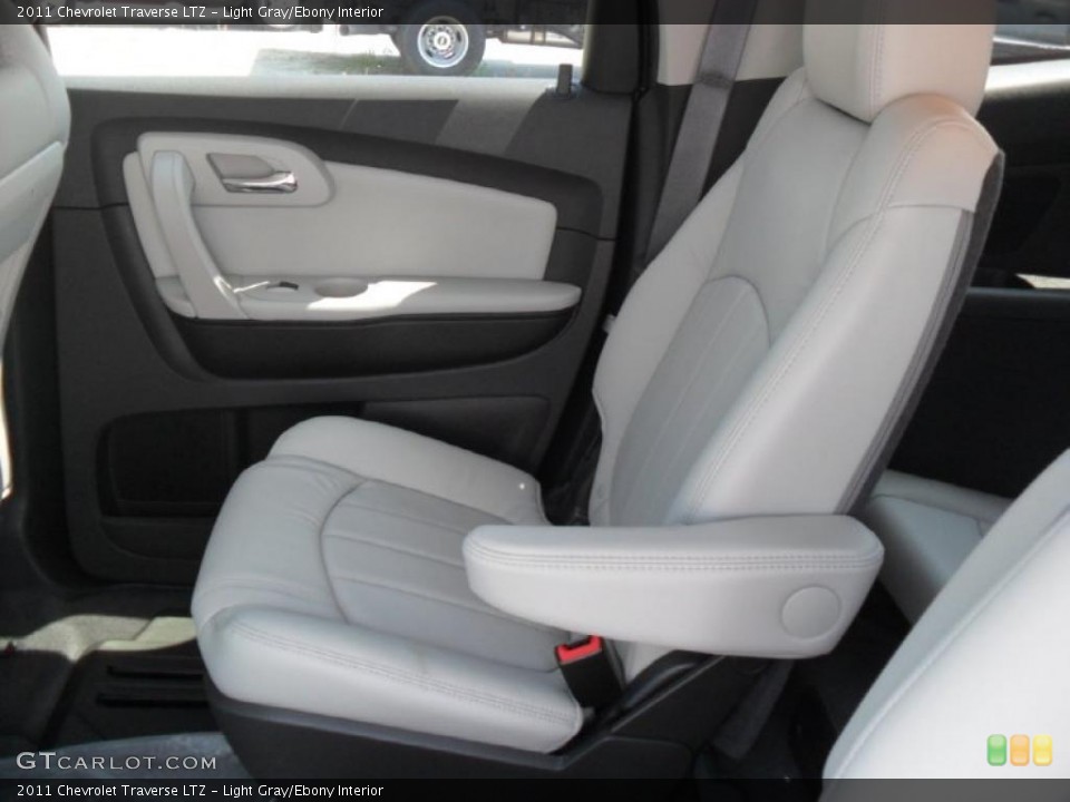 Light Gray/Ebony Interior Photo for the 2011 Chevrolet Traverse LTZ #49792130