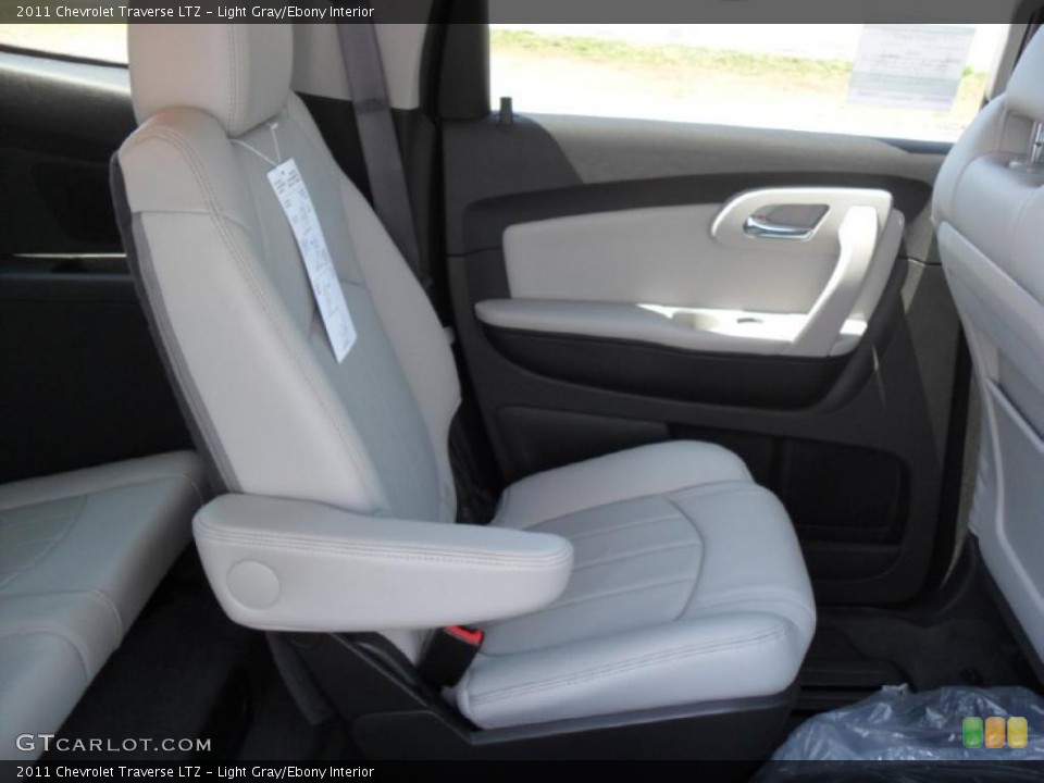 Light Gray/Ebony Interior Photo for the 2011 Chevrolet Traverse LTZ #49792160