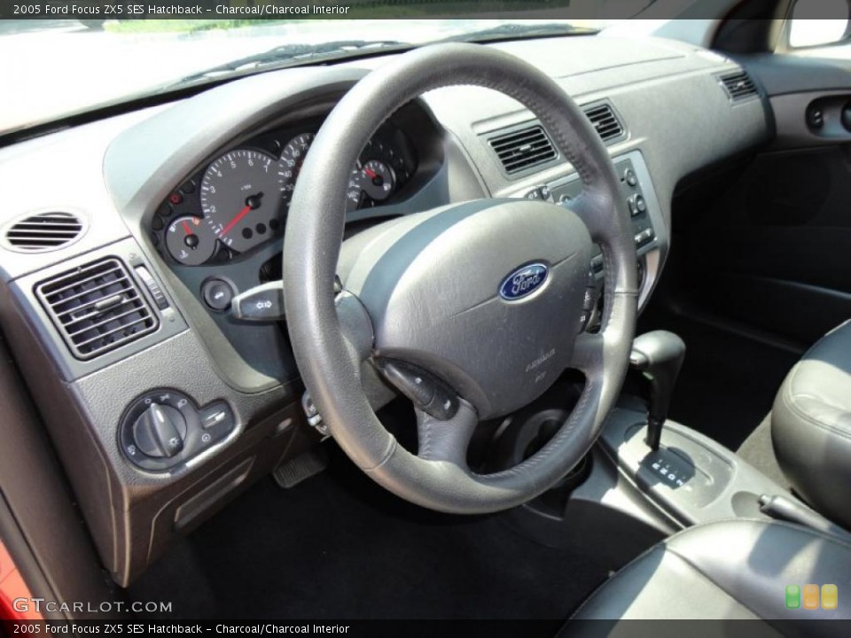 Charcoal/Charcoal Interior Photo for the 2005 Ford Focus ZX5 SES Hatchback #49794206