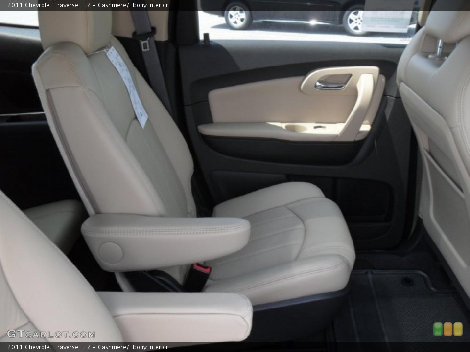 Cashmere/Ebony Interior Photo for the 2011 Chevrolet Traverse LTZ #49803336