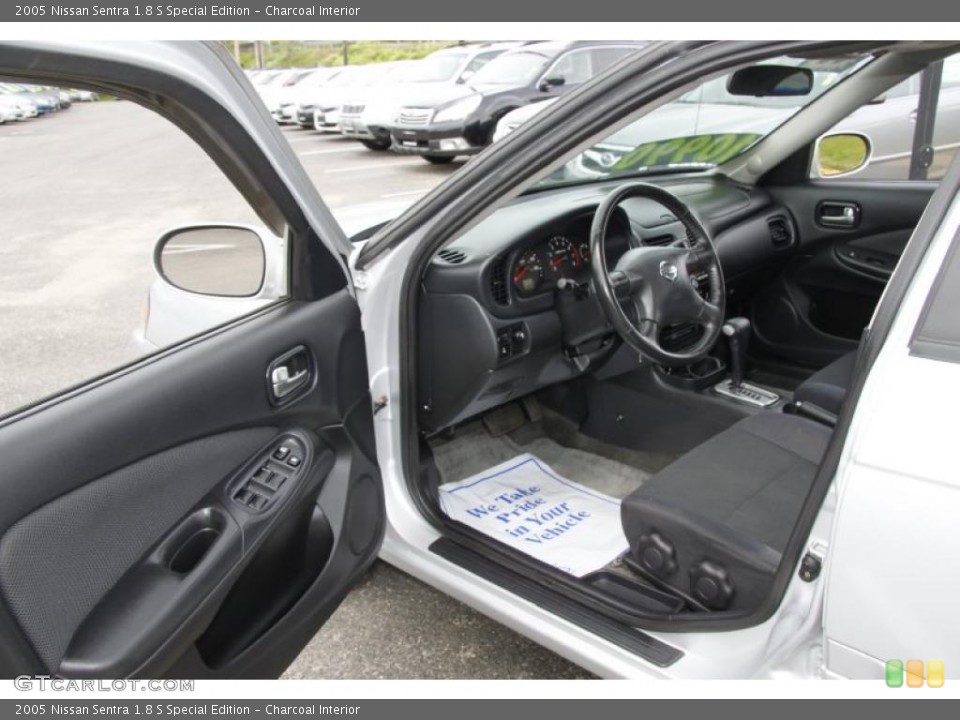 Charcoal Interior Photo for the 2005 Nissan Sentra 1.8 S Special Edition #49809396