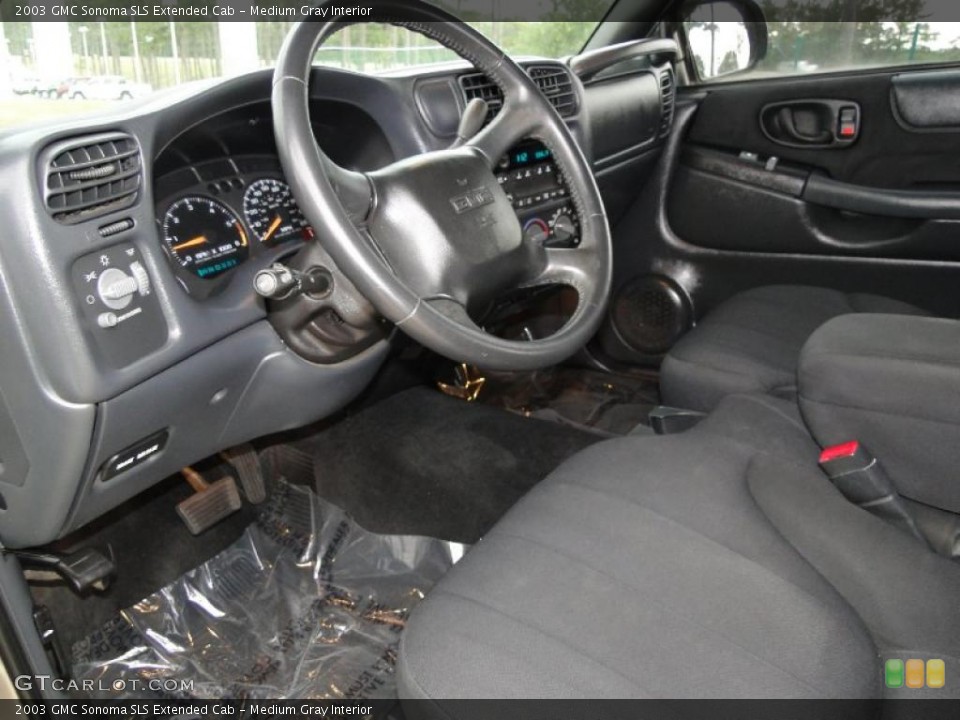 Medium Gray Interior Photo for the 2003 GMC Sonoma SLS Extended Cab #49813968