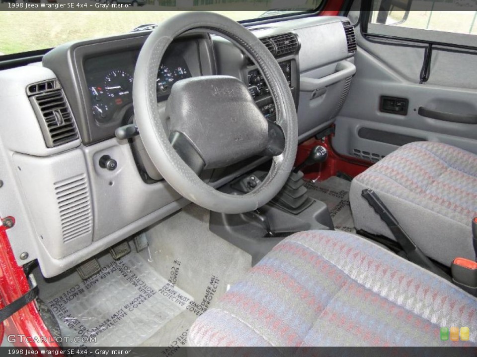 Gray Interior Photo for the 1998 Jeep Wrangler SE 4x4 #49814433