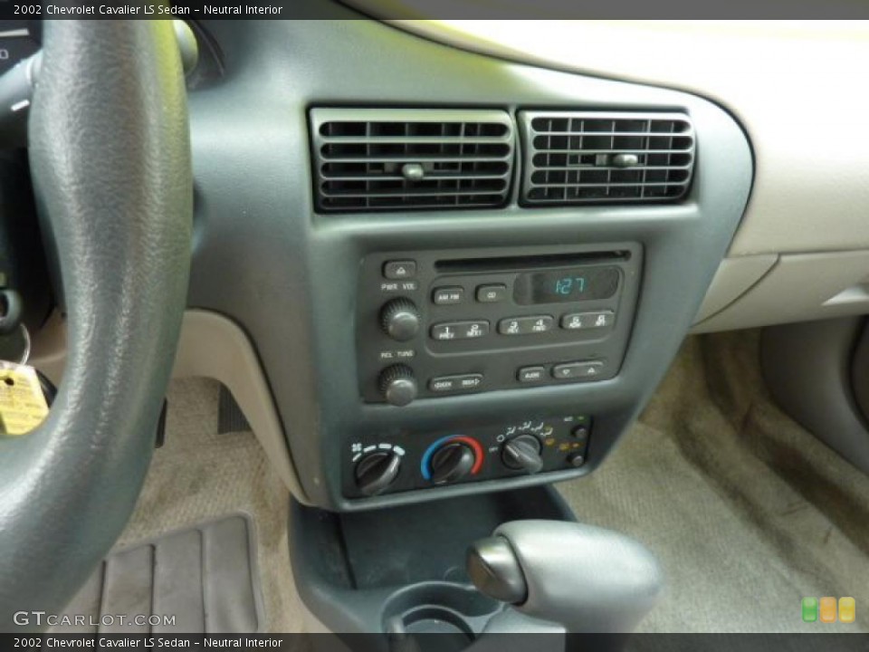 Neutral Interior Controls for the 2002 Chevrolet Cavalier LS Sedan #49818029