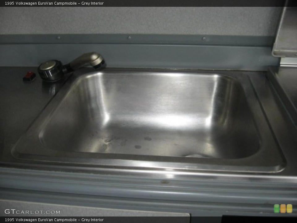 Grey Interior Photo for the 1995 Volkswagen EuroVan Campmobile #49824078