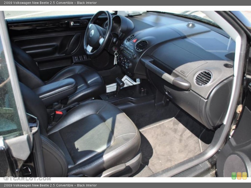 Black Interior Photo for the 2009 Volkswagen New Beetle 2.5 Convertible #49824774