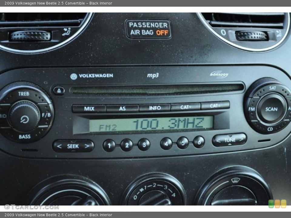 Black Interior Controls for the 2009 Volkswagen New Beetle 2.5 Convertible #49824861