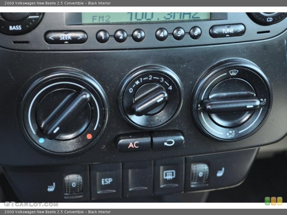 Black Interior Controls for the 2009 Volkswagen New Beetle 2.5 Convertible #49824876