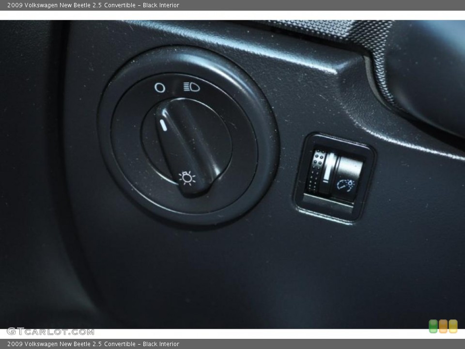 Black Interior Controls for the 2009 Volkswagen New Beetle 2.5 Convertible #49824948