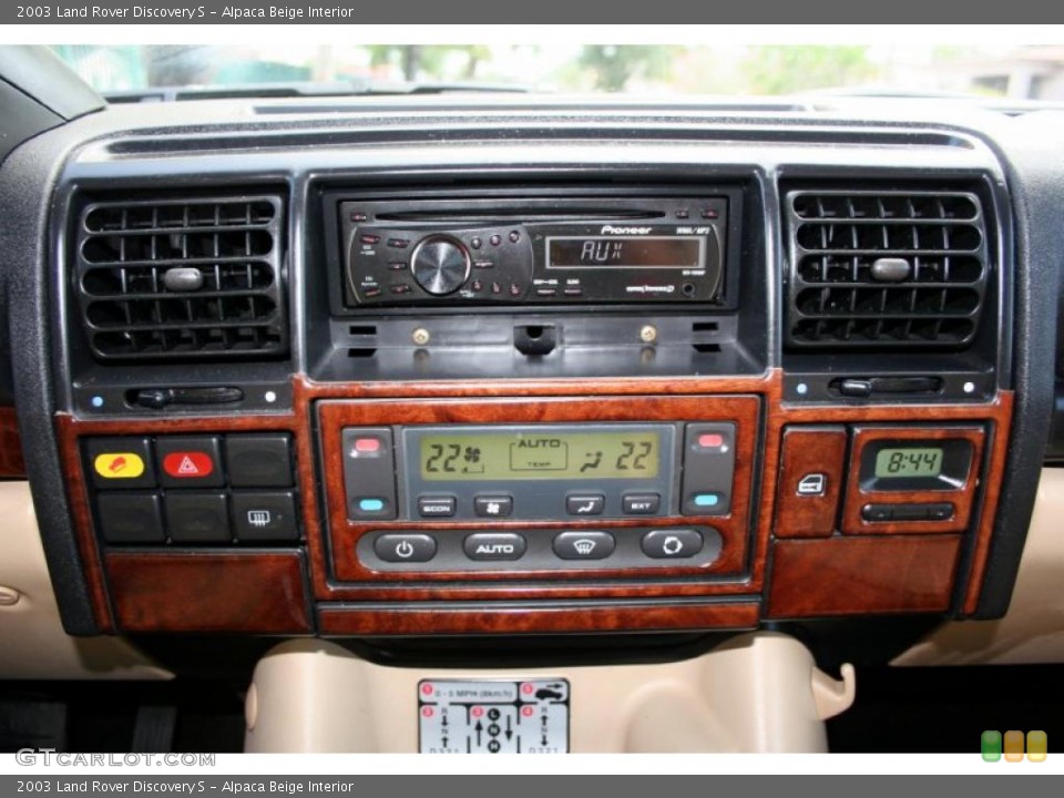 Alpaca Beige Interior Controls for the 2003 Land Rover Discovery S #49843537