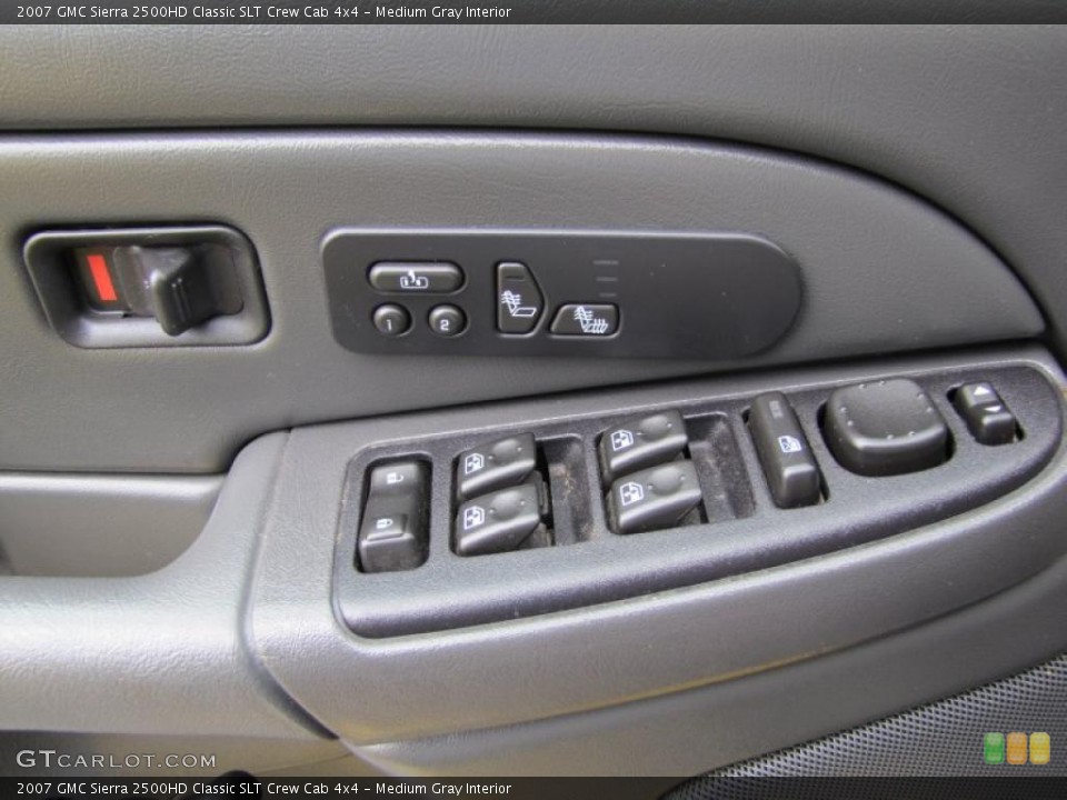 Medium Gray Interior Controls for the 2007 GMC Sierra 2500HD Classic SLT Crew Cab 4x4 #49846429