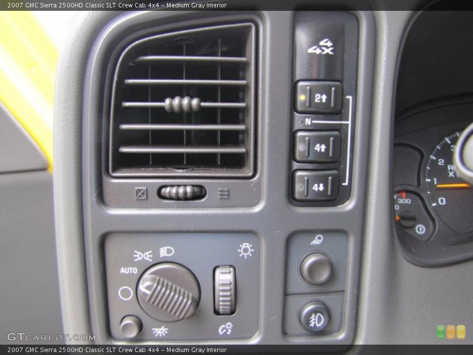 Medium Gray Interior Controls for the 2007 GMC Sierra 2500HD Classic SLT Crew Cab 4x4 #49846435