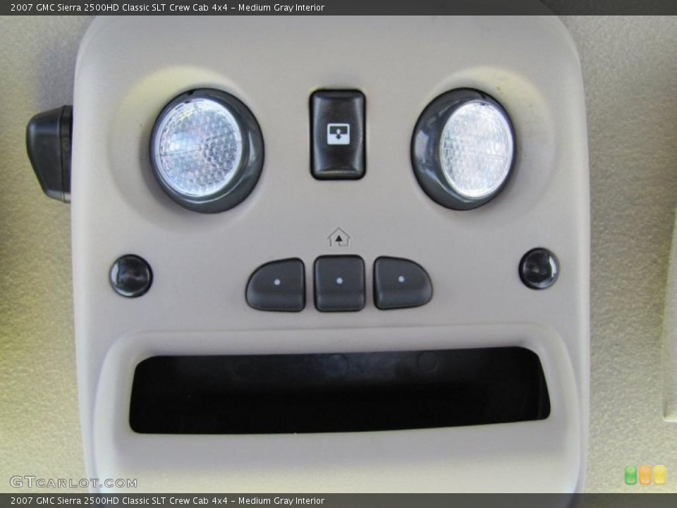 Medium Gray Interior Controls for the 2007 GMC Sierra 2500HD Classic SLT Crew Cab 4x4 #49846642