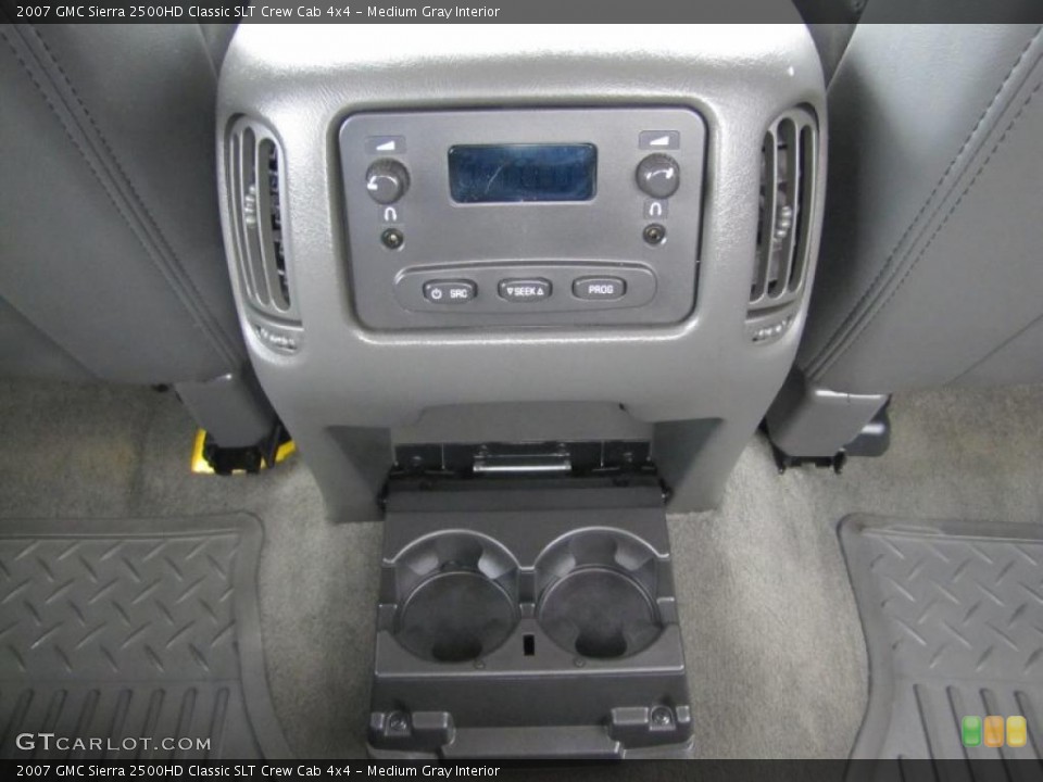 Medium Gray Interior Controls for the 2007 GMC Sierra 2500HD Classic SLT Crew Cab 4x4 #49846654