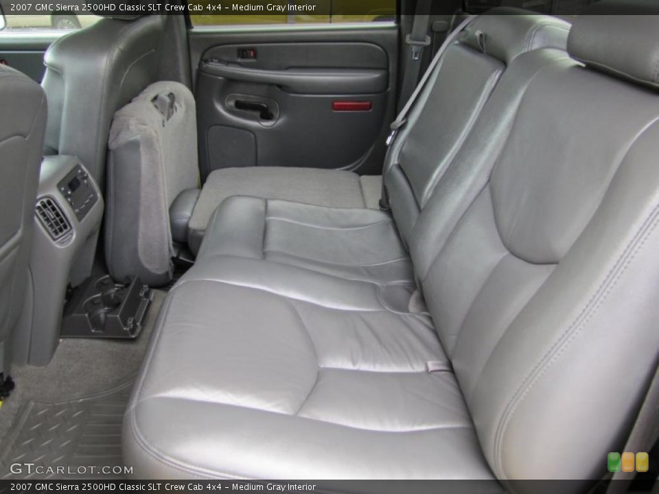 Medium Gray Interior Photo for the 2007 GMC Sierra 2500HD Classic SLT Crew Cab 4x4 #49846699