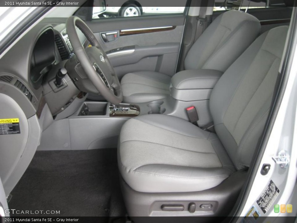 Gray Interior Photo for the 2011 Hyundai Santa Fe SE #49848943