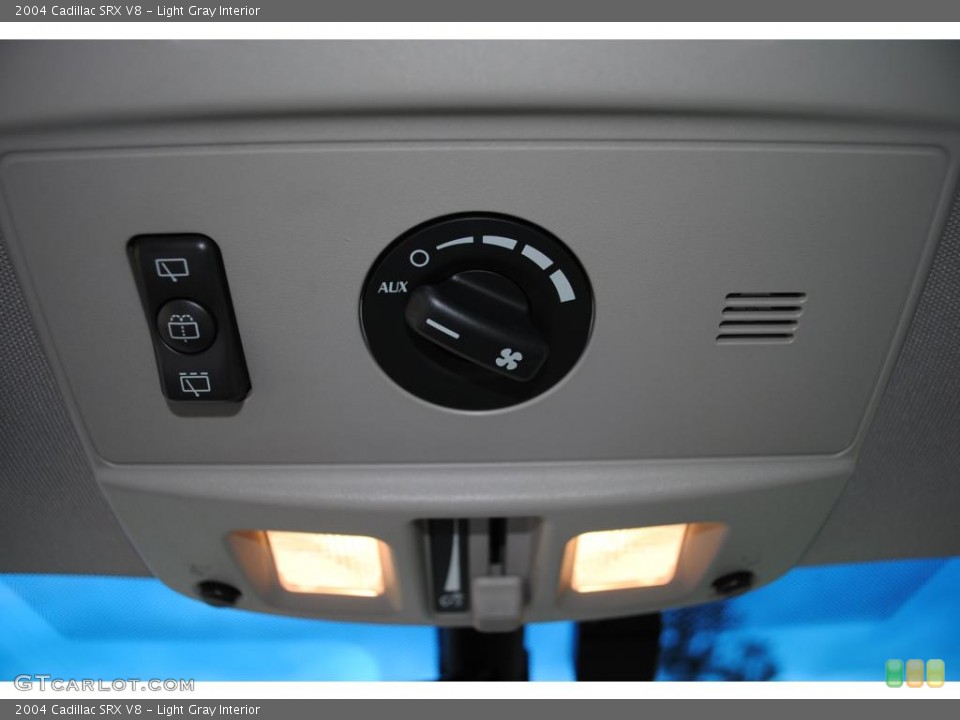 Light Gray Interior Controls for the 2004 Cadillac SRX V8 #49860428