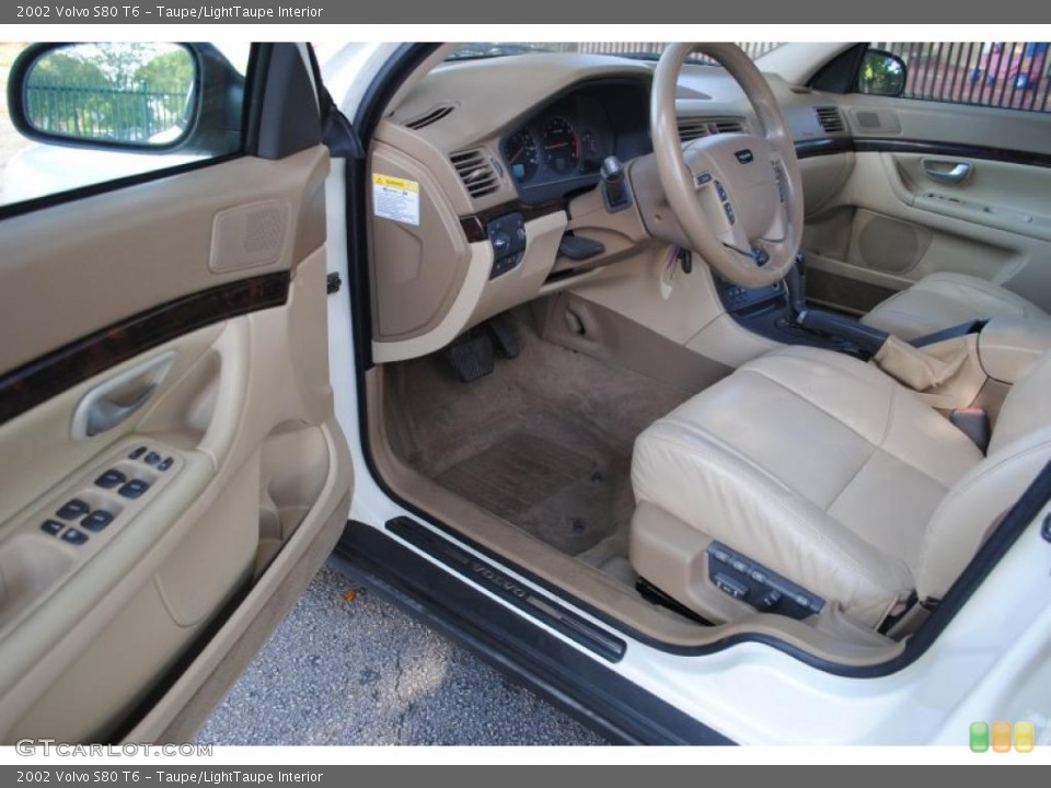 Taupe/LightTaupe Interior Photo for the 2002 Volvo S80 T6 #49871303