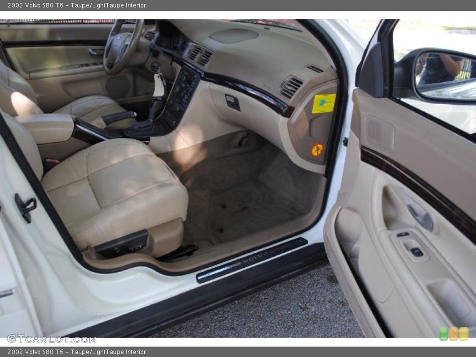 Taupe/LightTaupe Interior Photo for the 2002 Volvo S80 T6 #49871315
