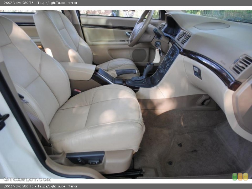 Taupe/LightTaupe Interior Photo for the 2002 Volvo S80 T6 #49871349