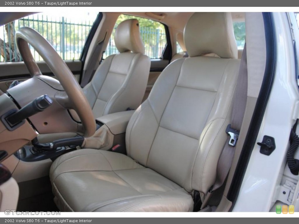 Taupe/LightTaupe Interior Photo for the 2002 Volvo S80 T6 #49871423