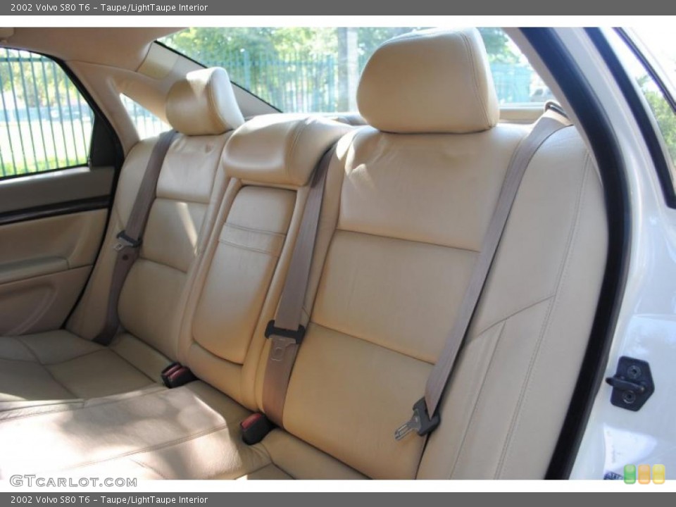 Taupe/LightTaupe Interior Photo for the 2002 Volvo S80 T6 #49871636
