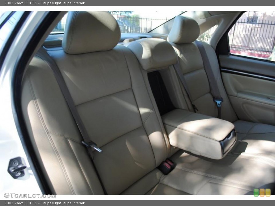 Taupe/LightTaupe Interior Photo for the 2002 Volvo S80 T6 #49871648