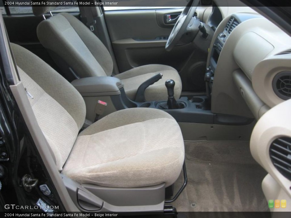 Beige Interior Photo for the 2004 Hyundai Santa Fe  #49873793