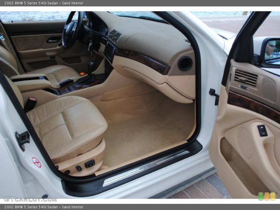 Sand Interior Photo for the 2002 BMW 5 Series 540i Sedan #49877297