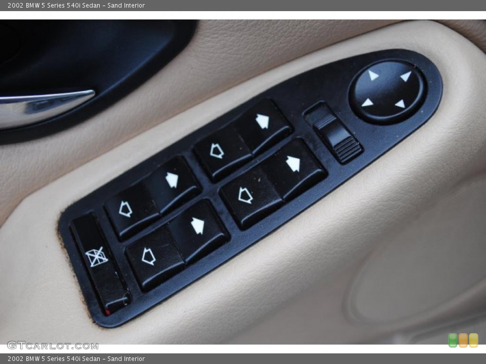Sand Interior Controls for the 2002 BMW 5 Series 540i Sedan #49877810