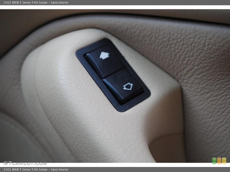 Sand Interior Controls for the 2002 BMW 5 Series 540i Sedan #49877828