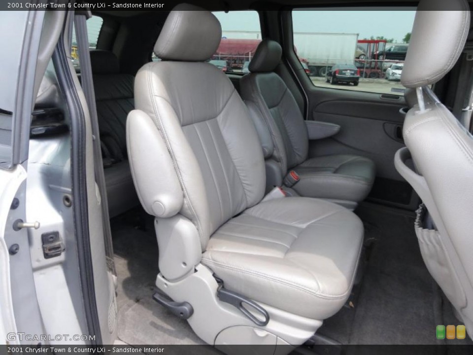 Sandstone Interior Photo for the 2001 Chrysler Town & Country LXi #49884320