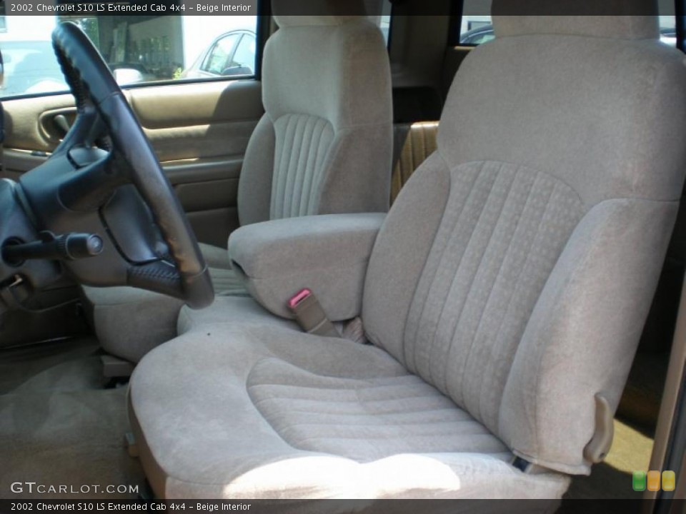 Beige Interior Photo for the 2002 Chevrolet S10 LS Extended Cab 4x4 #49896587