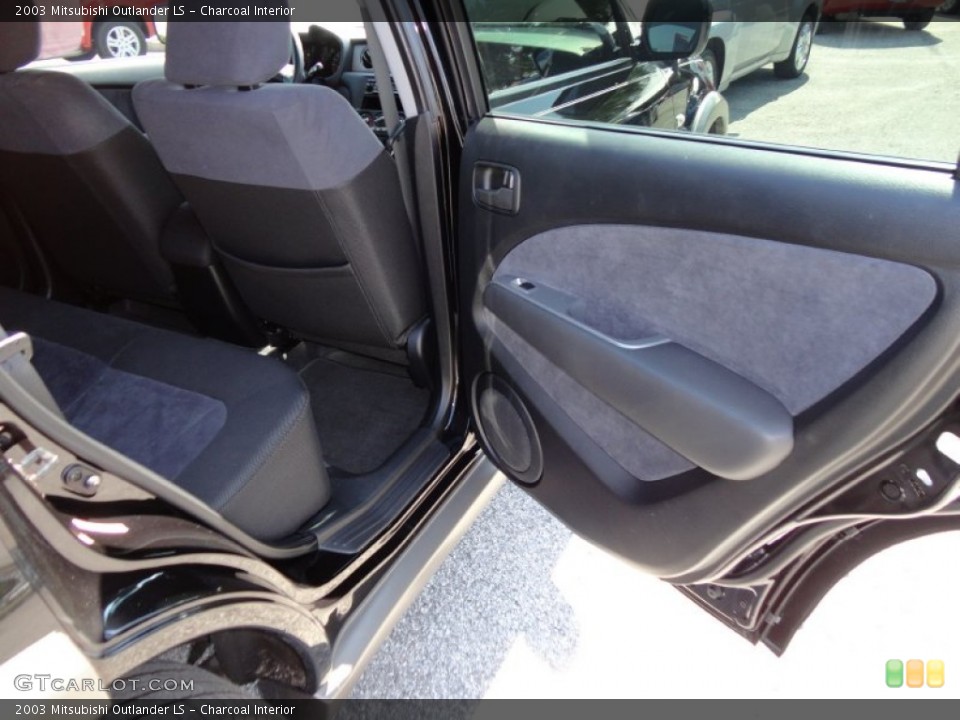 Charcoal Interior Photo for the 2003 Mitsubishi Outlander LS #49905684