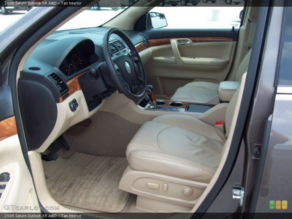 Tan Interior Photo for the 2008 Saturn Outlook XR AWD #49916139