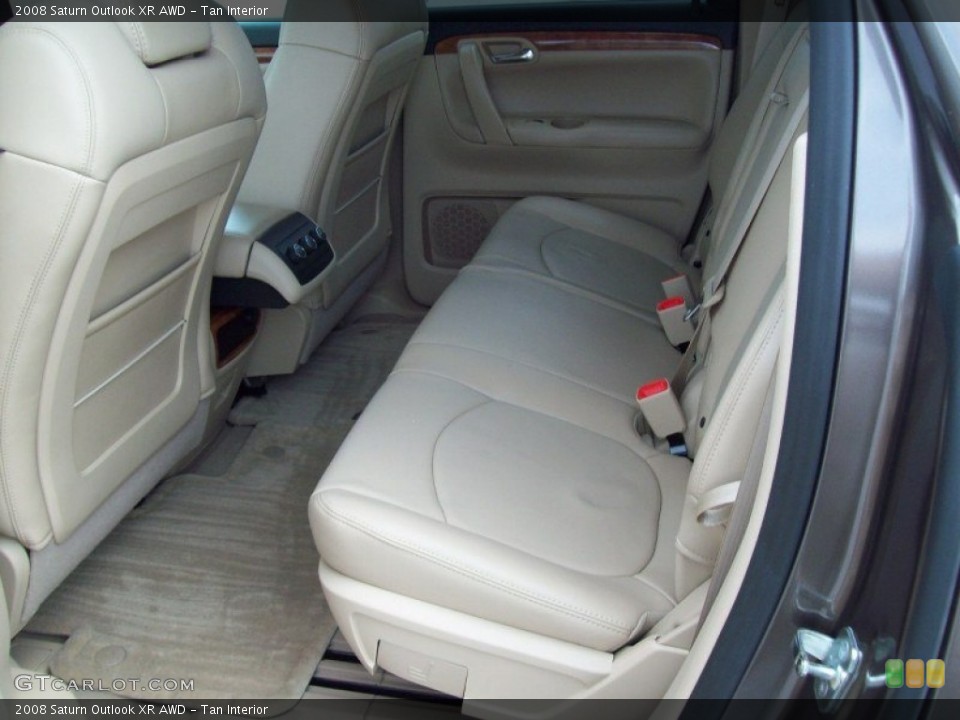 Tan Interior Photo for the 2008 Saturn Outlook XR AWD #49916193